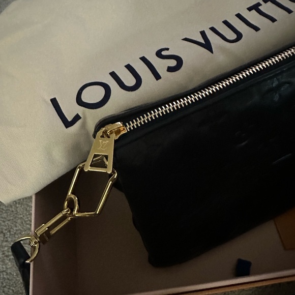 Louis Vuitton purse. Comes with Box & Duster - Picture 4 of 17